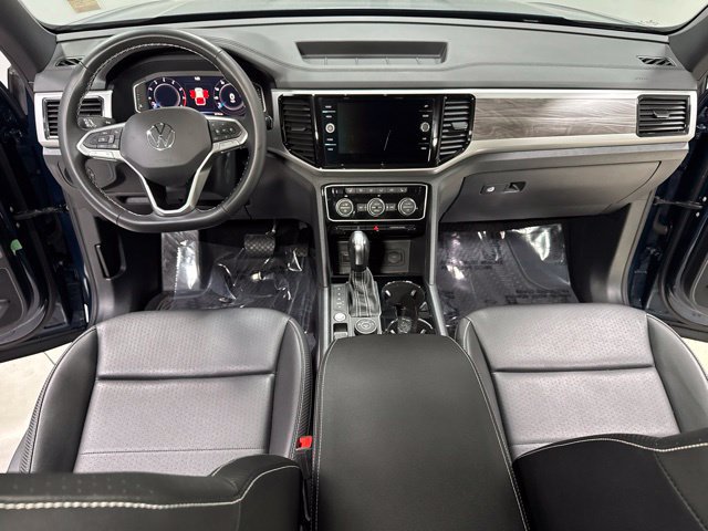 Used 2023 Volkswagen Atlas Cross Sport SE AWD/4WD image 2