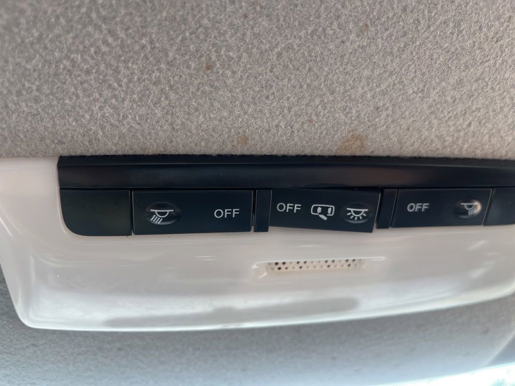 Used 2019 Nissan Kicks SR w/ SR Premium Package FWD image 19