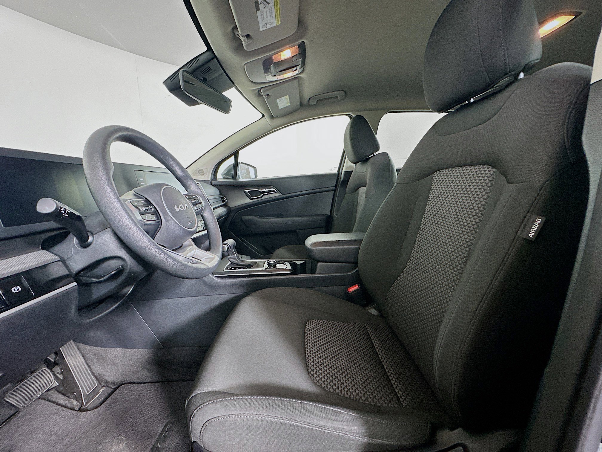 Used 2025 Kia Sportage LX image 13