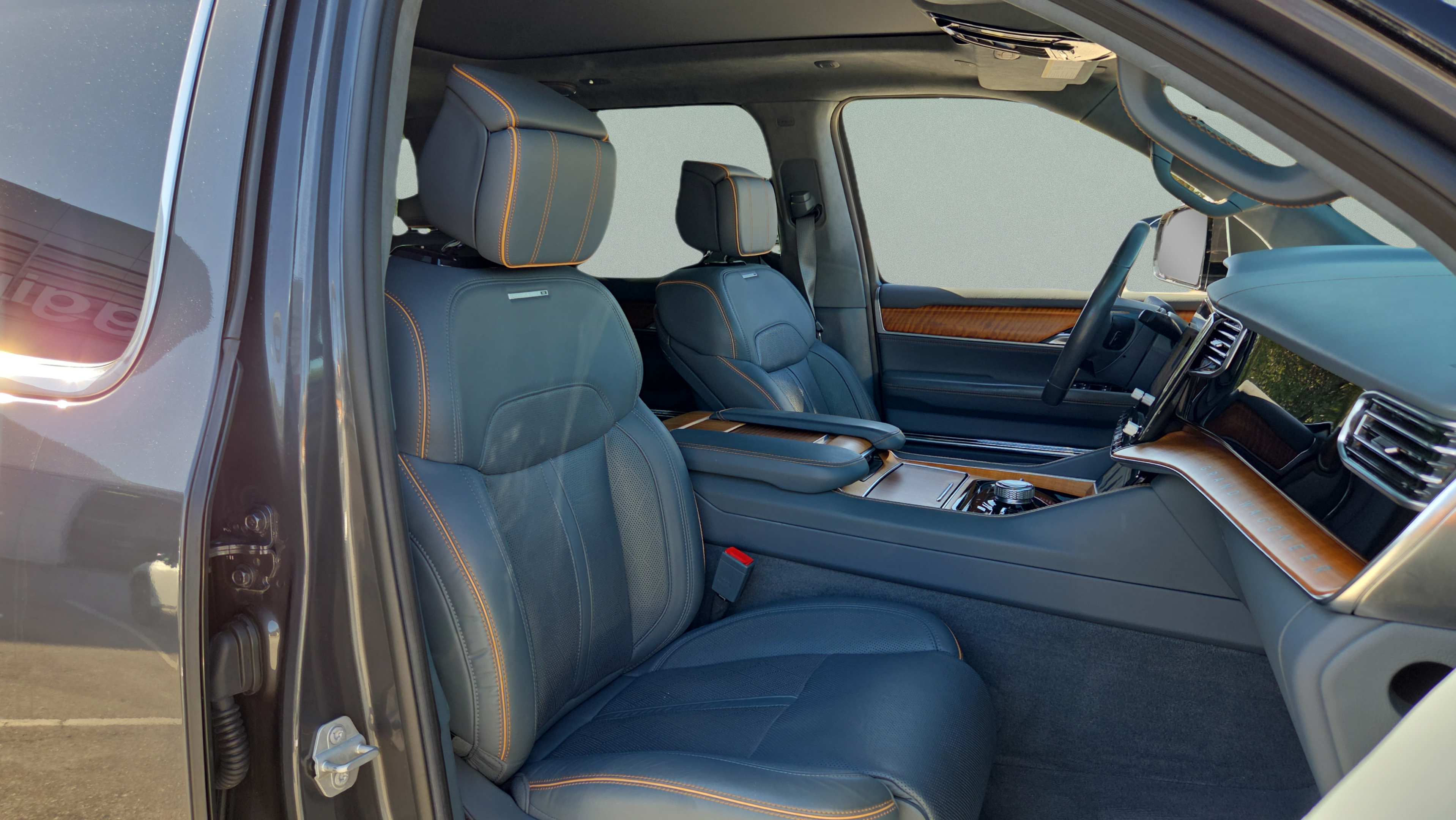 Used 2022 Jeep Grand Wagoneer Series II w/ Convenience Group III AWD/4WD image 15