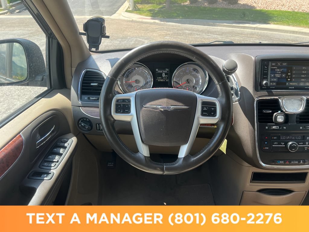 Used 2016 Chrysler Town & Country Touring FWD image 16