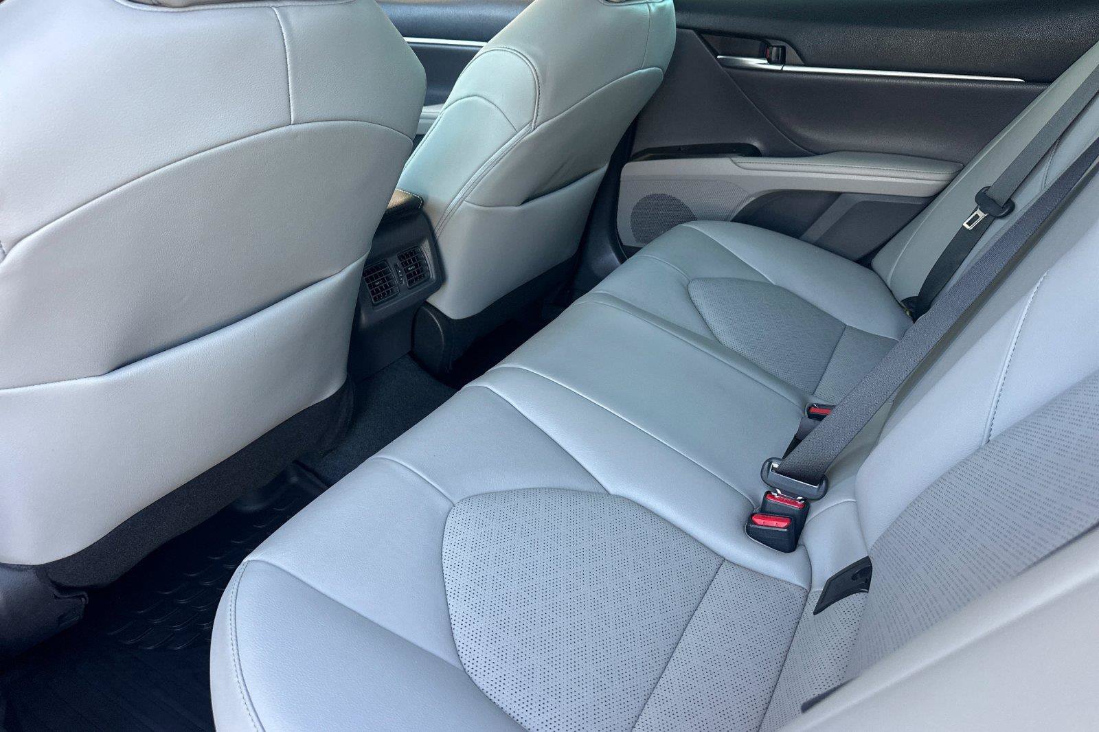 Used 2022 Toyota Camry XSE FWD image 11