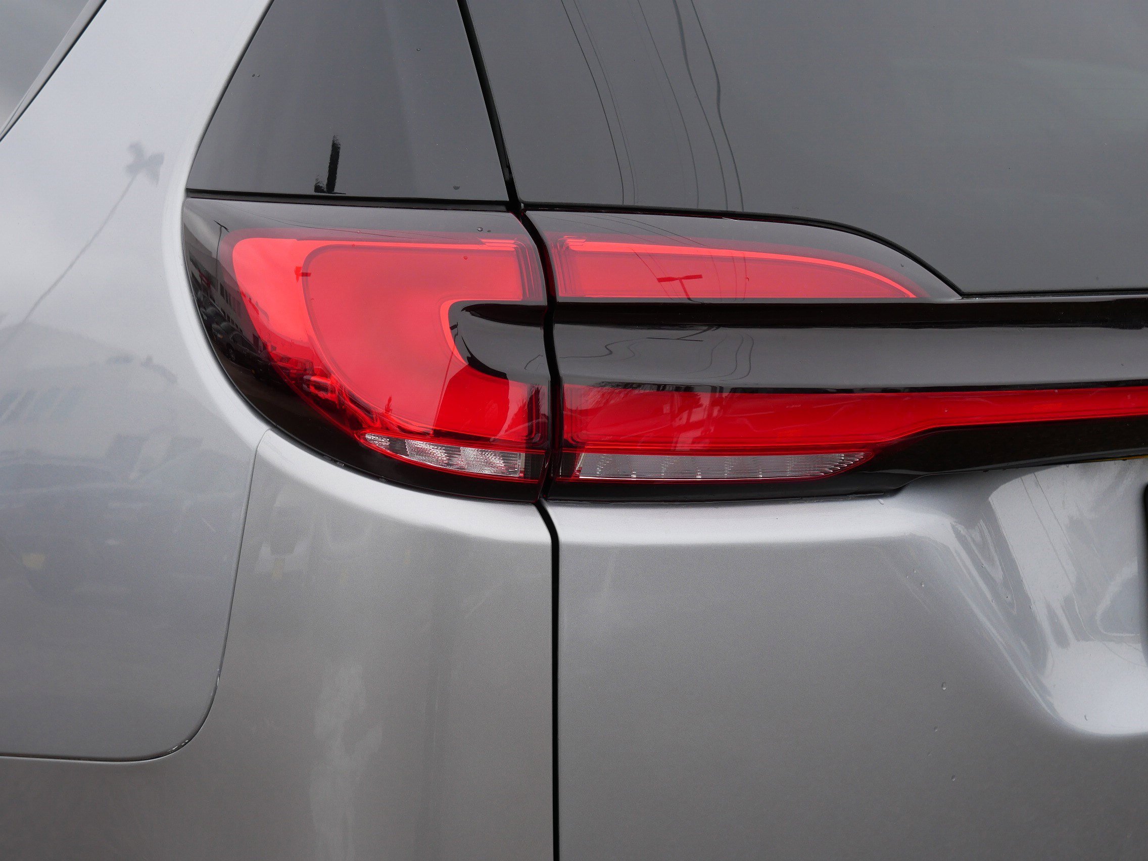 Used 2021 Chrysler Pacifica Limited w/ Uconnect Theater Family Group image 17