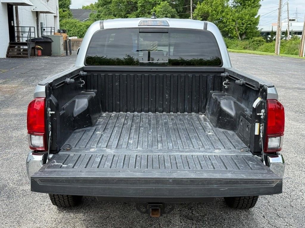 Certified 2022 Toyota Tacoma SR5 AWD/4WD image 5