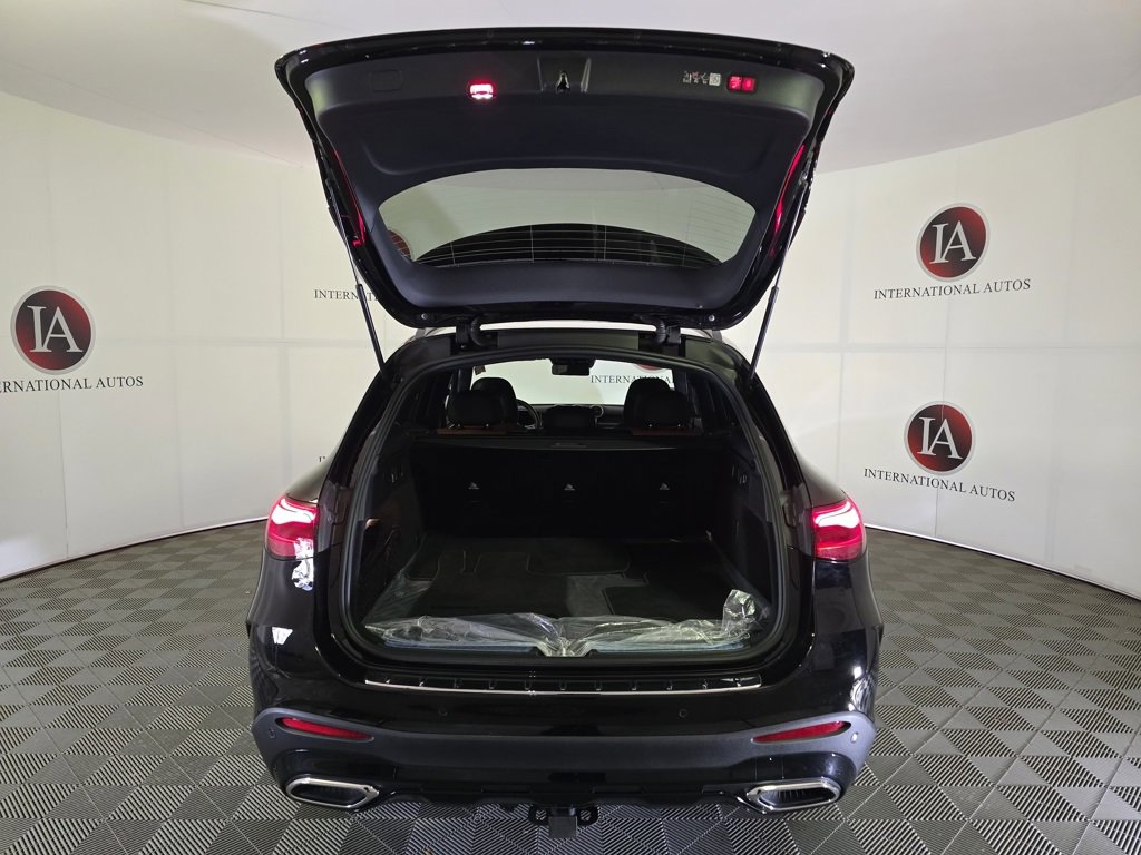 Used 2025 Mercedes-Benz GLC 300 4MATIC image 9