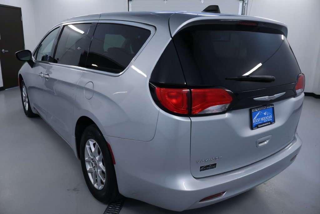 Used 2023 Chrysler Voyager LX FWD image 5