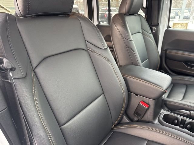 Used 2024 Jeep Wrangler Sahara image 29