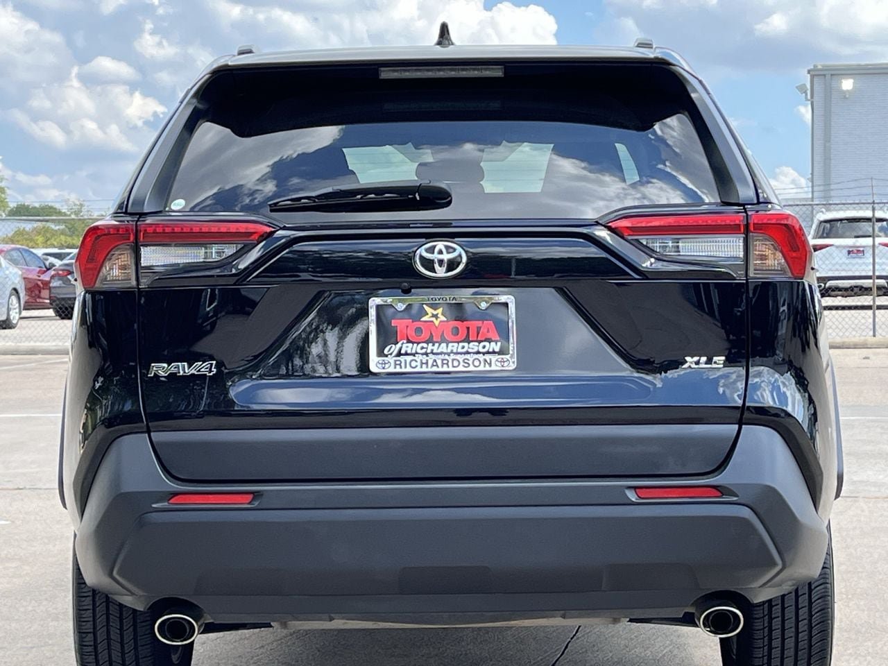 Used 2025 Toyota RAV4 XLE FWD image 5