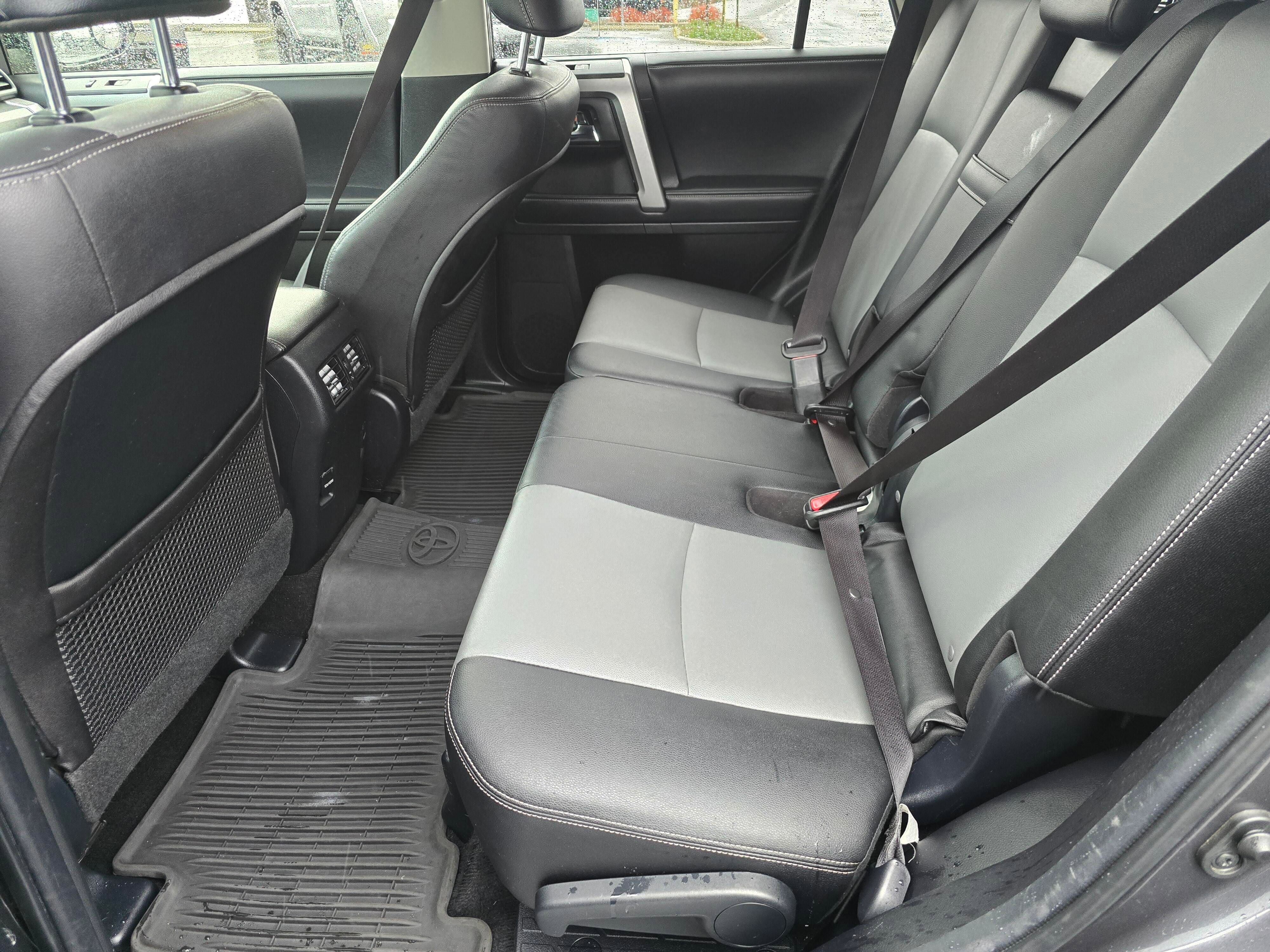 Used 2017 Toyota 4Runner SR5 Premium image 31