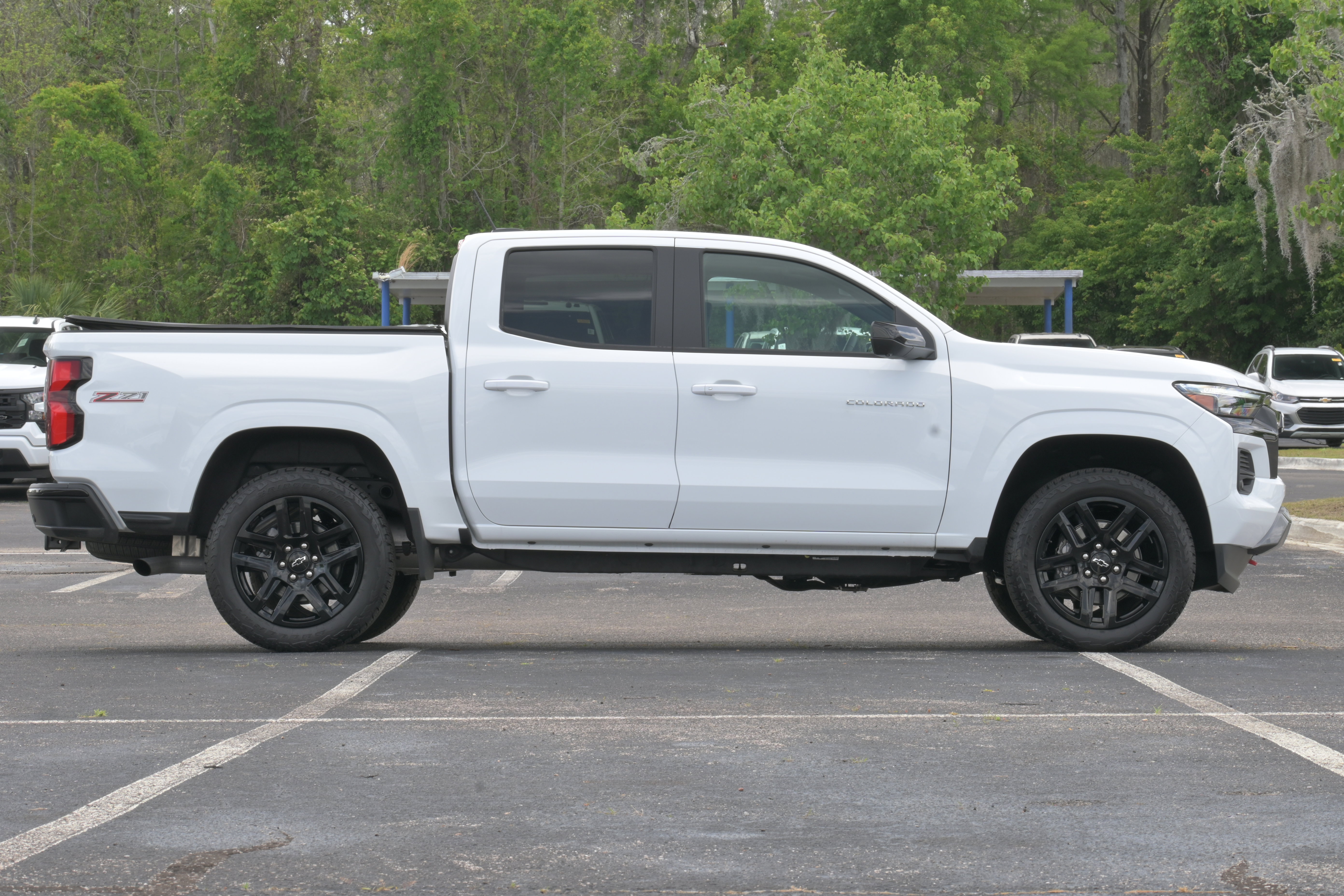 Used 2025 Chevrolet Colorado Z71 w/ Technology Package AWD/4WD image 7