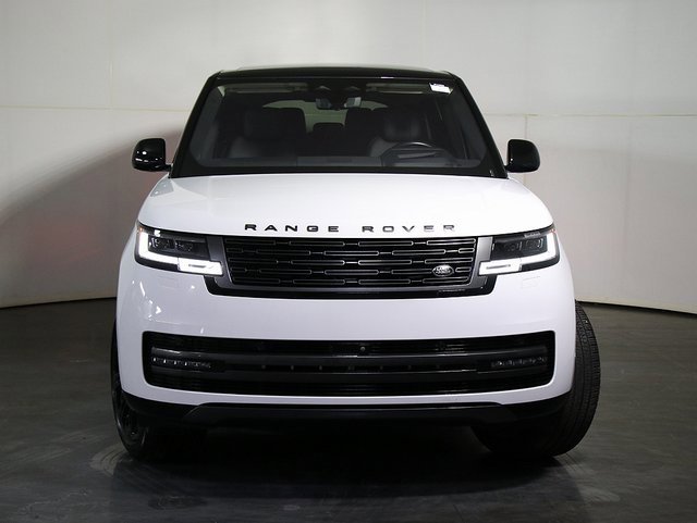 Used 2022 Land Rover Range Rover Long Wheelbase SE image 9