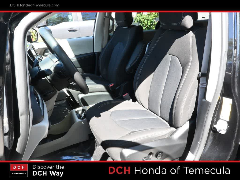 Used 2023 Chrysler Voyager LX FWD image 18