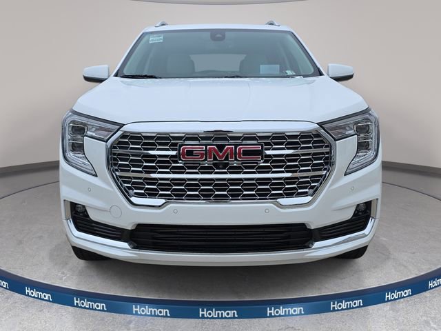 Used 2024 GMC Terrain Denali w/ Denali Premium Package AWD/4WD image 3