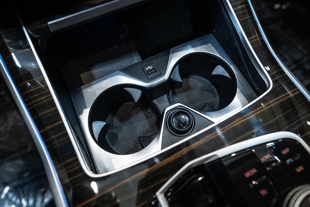 Used 2024 BMW X7 xDrive40i w/ Parking Assistance Package image 21