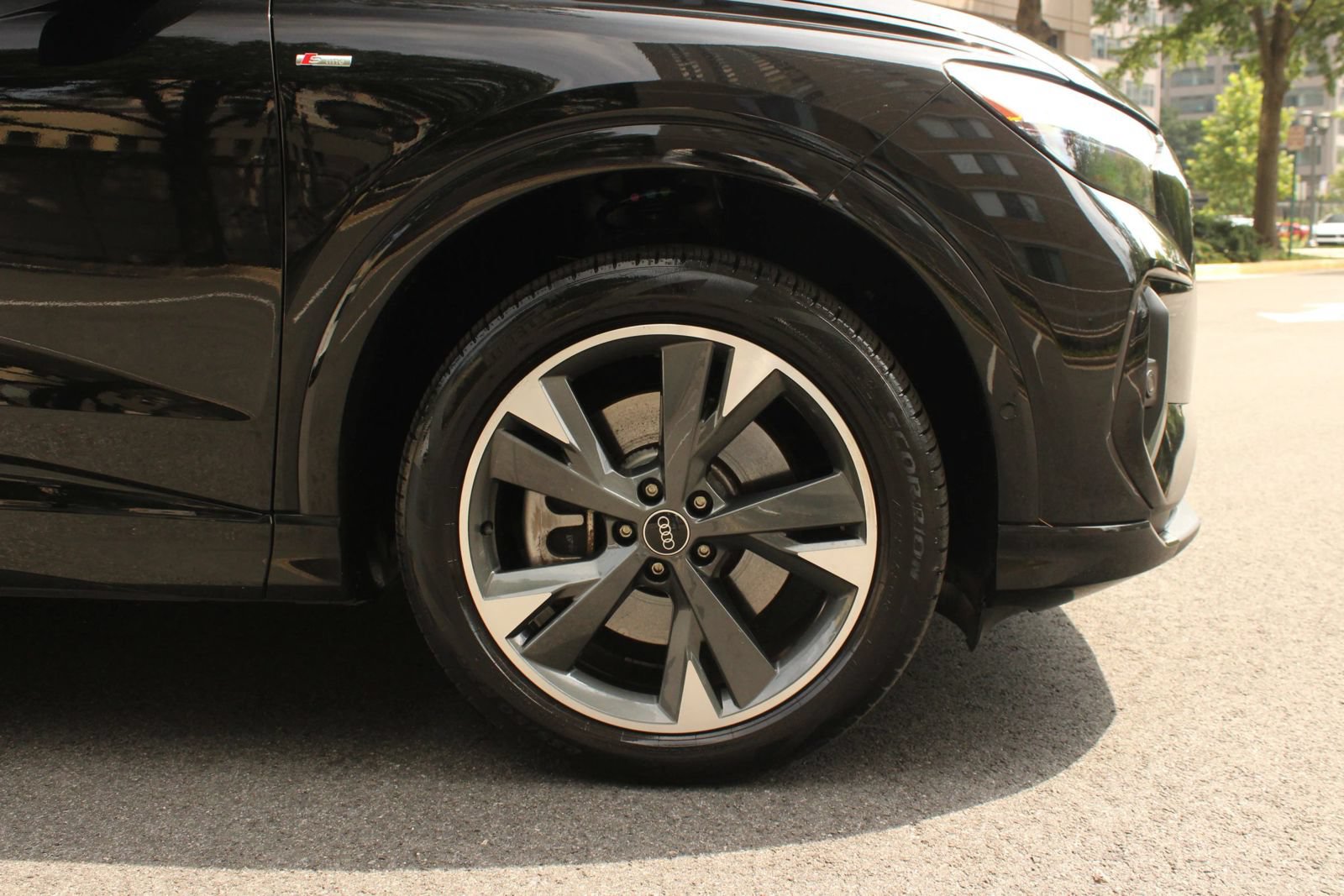 Used 2023 Audi Q4 e-tron Premium Plus w/ Premium Plus AWD/4WD image 4