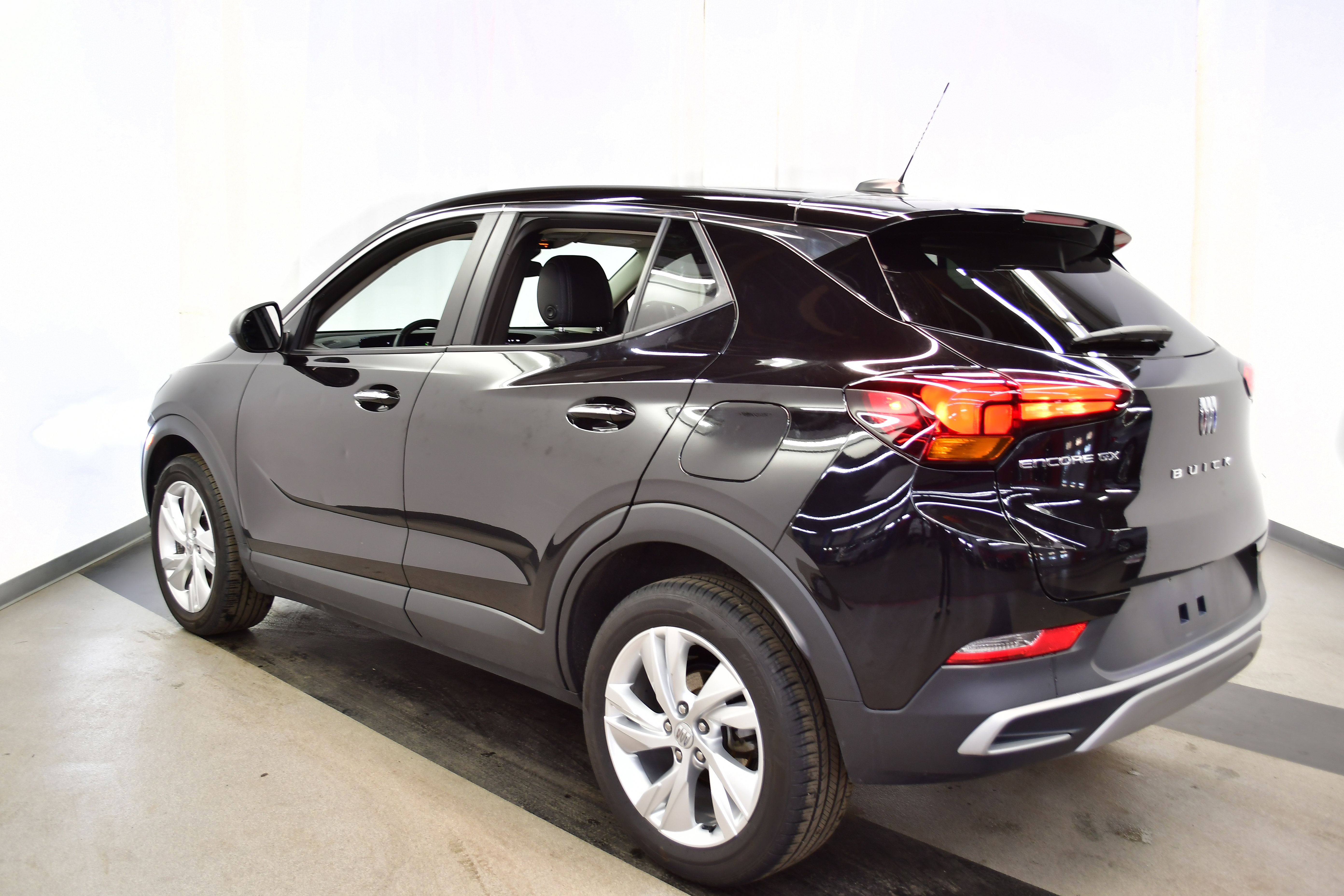 Used 2025 Buick Encore GX Preferred image 5