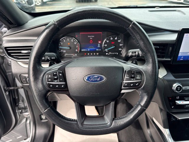Used 2020 Ford Explorer XLT w/ Equipment Group 202A AWD/4WD image 12
