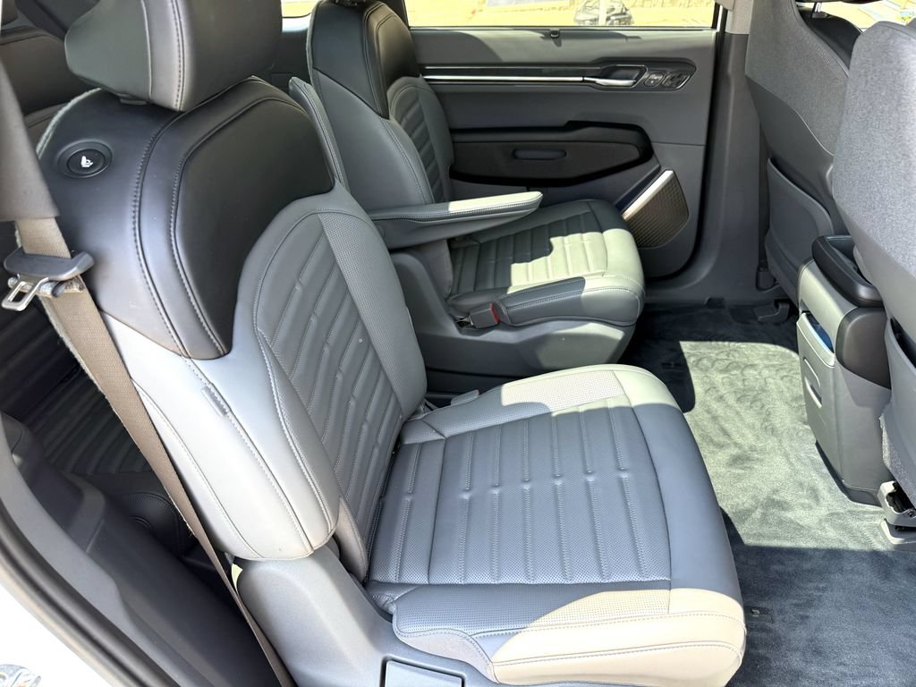 Used 2024 Kia EV9 Land AWD/4WD image 35