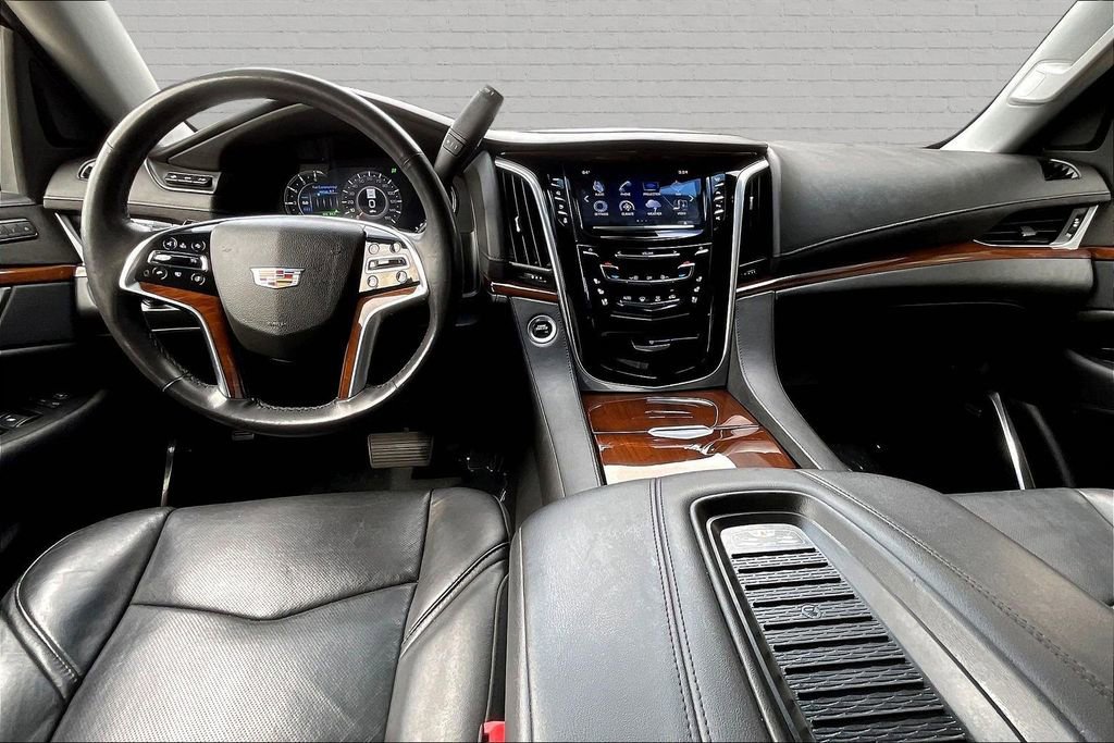 Used 2019 Cadillac Escalade Luxury RWD image 7