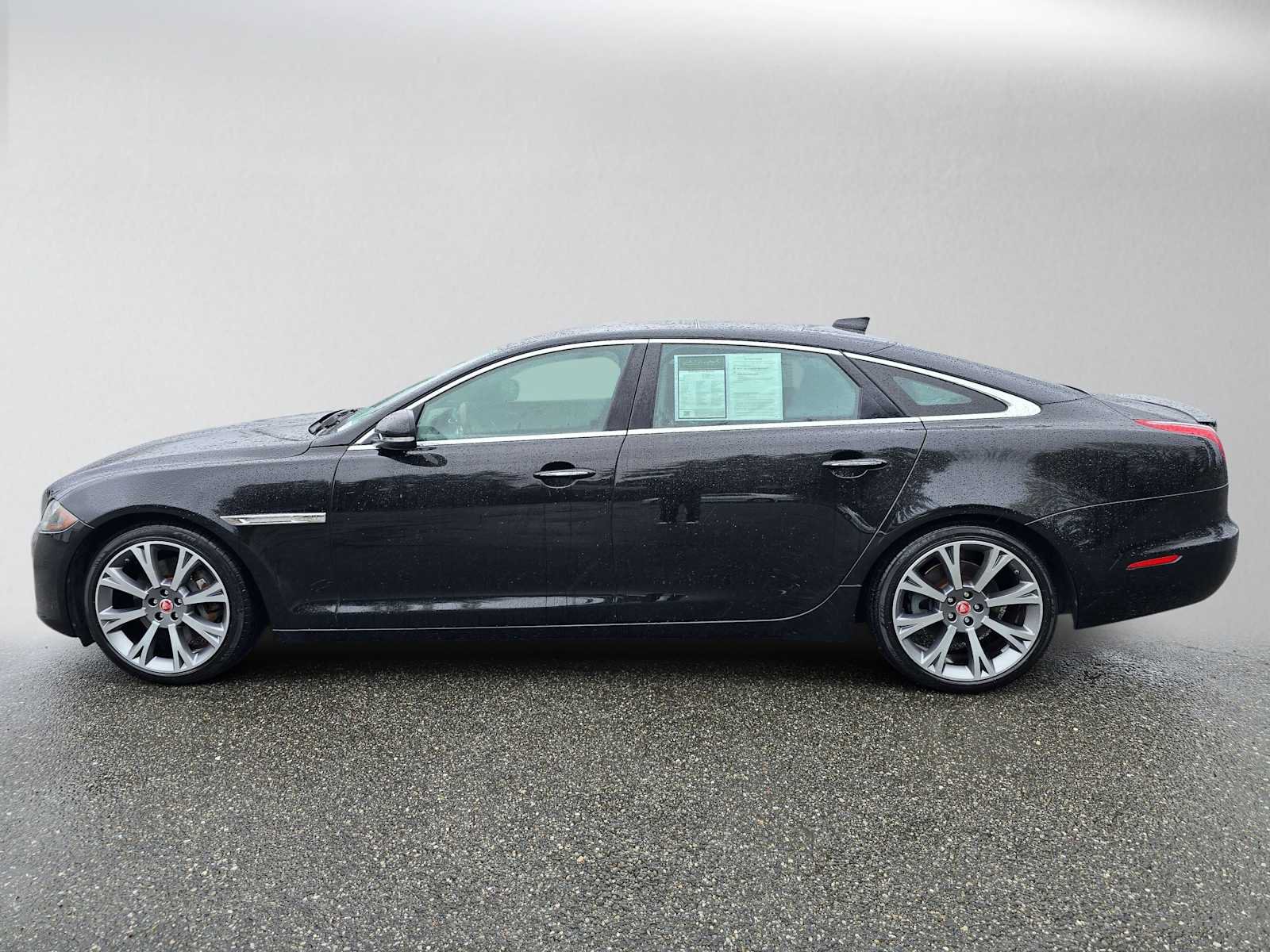 Used 2019 Jaguar XJ L Portfolio RWD image 4