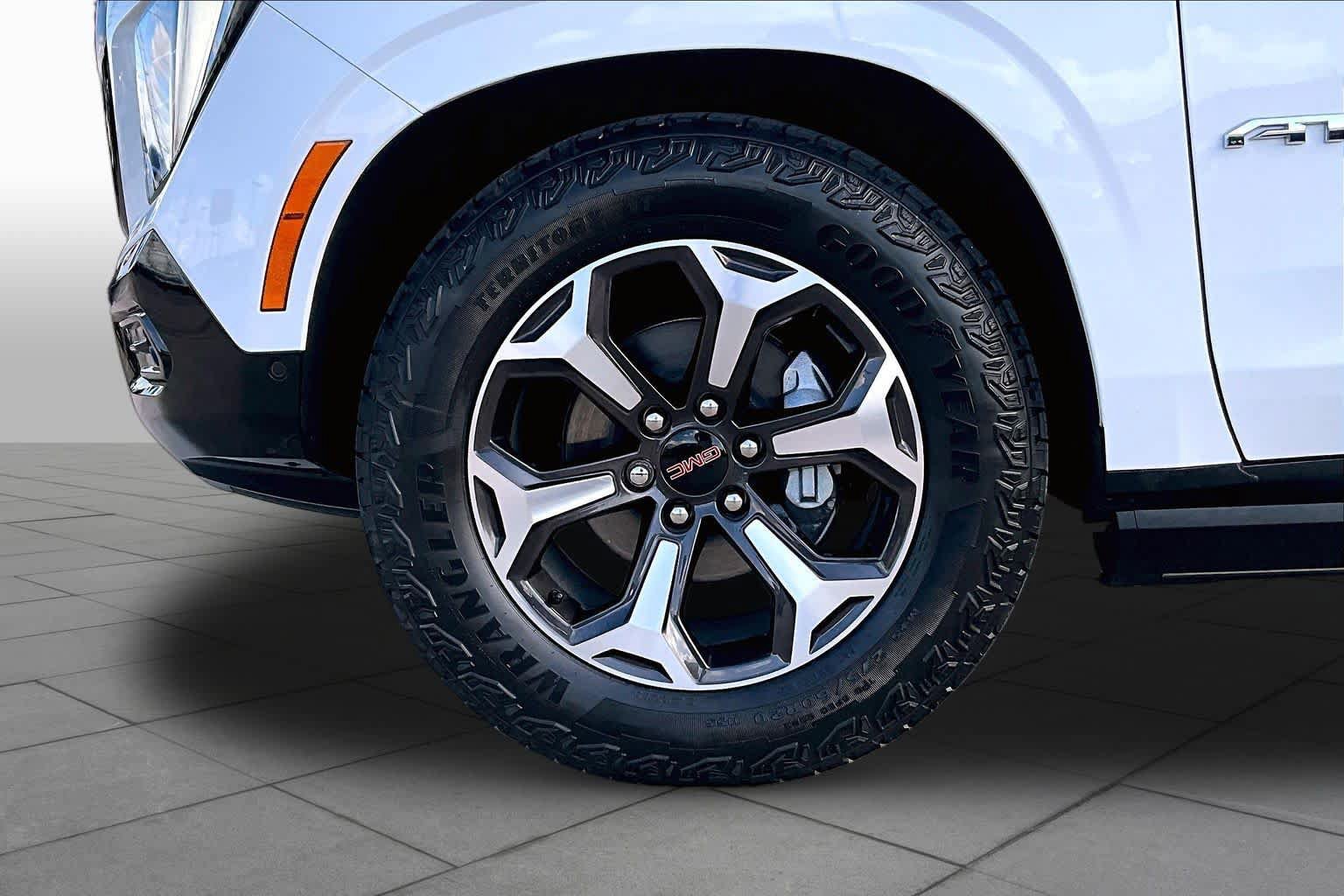 Used 2026 GMC Yukon XL AT4 Ultimate AWD/4WD image 11