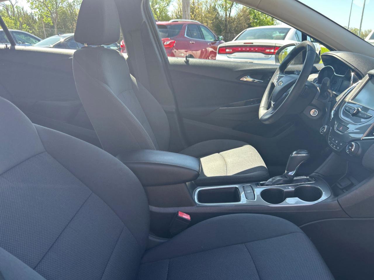 Used 2017 Chevrolet Cruze LT FWD image 23
