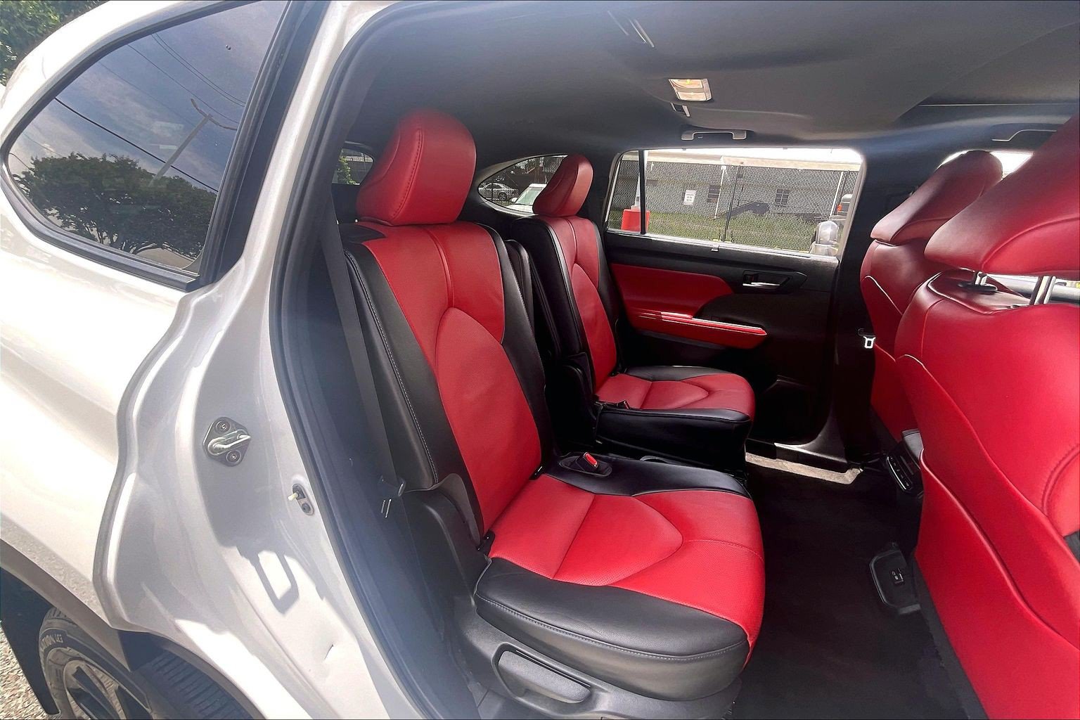 Used 2023 Toyota Highlander XSE AWD/4WD image 32
