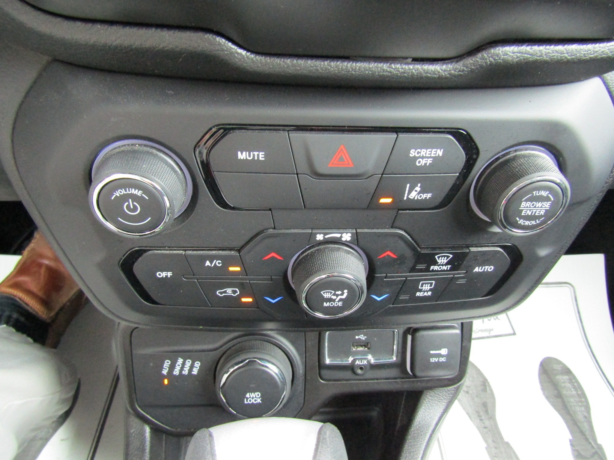 Used 2021 Jeep Renegade Latitude w/ Convenience Group AWD/4WD image 26