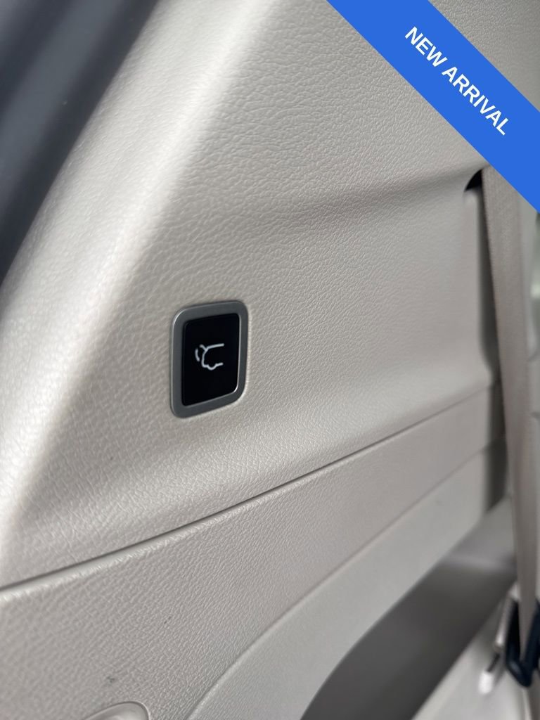 Used 2024 Chrysler Pacifica Touring-L image 14