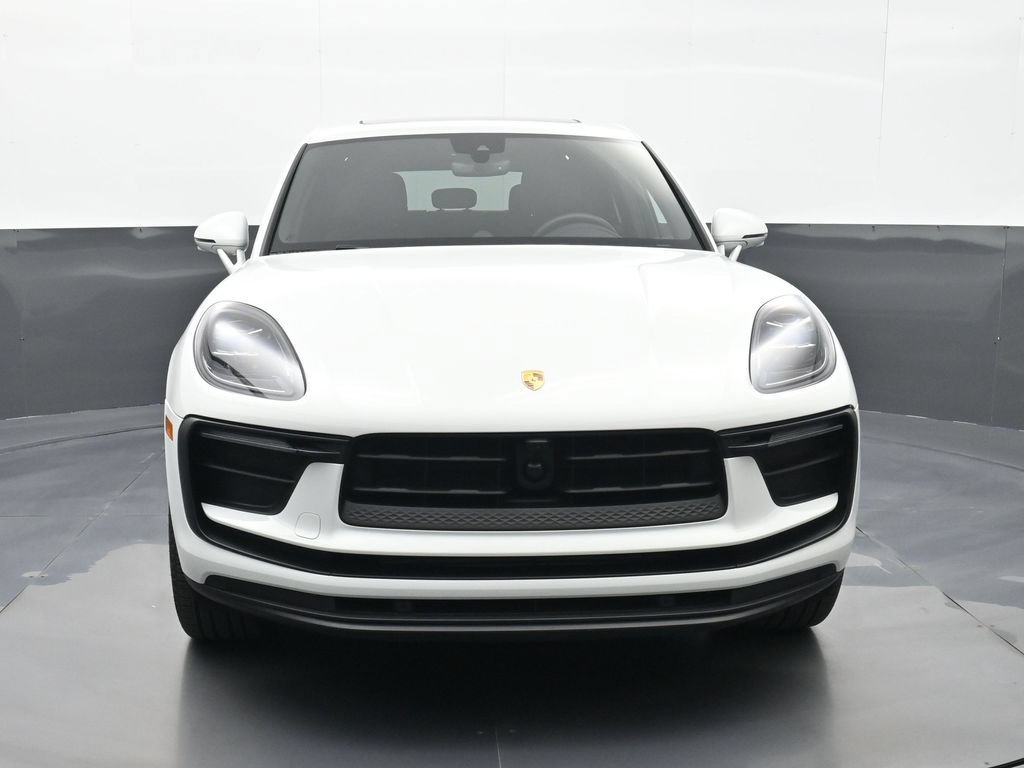 Certified 2025 Porsche Macan AWD/4WD image 26