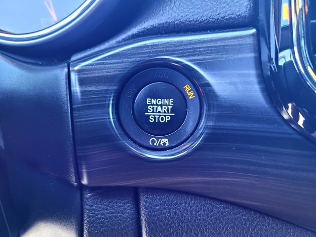 Used 2019 Jeep Grand Cherokee Altitude AWD/4WD image 18