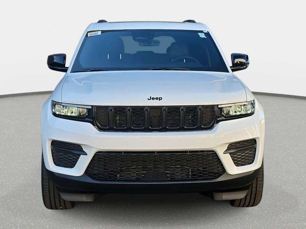 New 2025 Jeep Grand Cherokee Laredo image 2