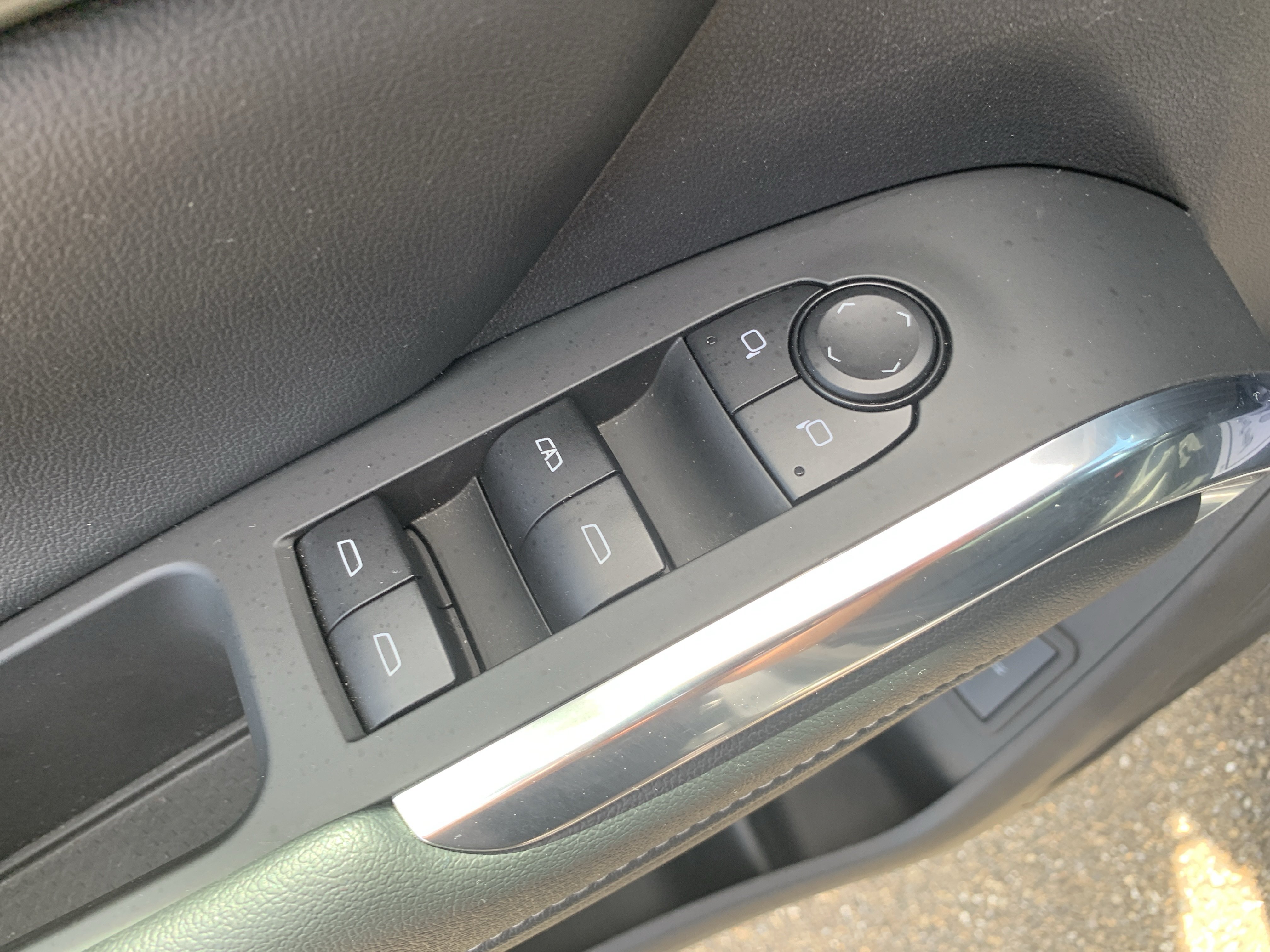 Used 2025 Chevrolet Traverse LT FWD image 20