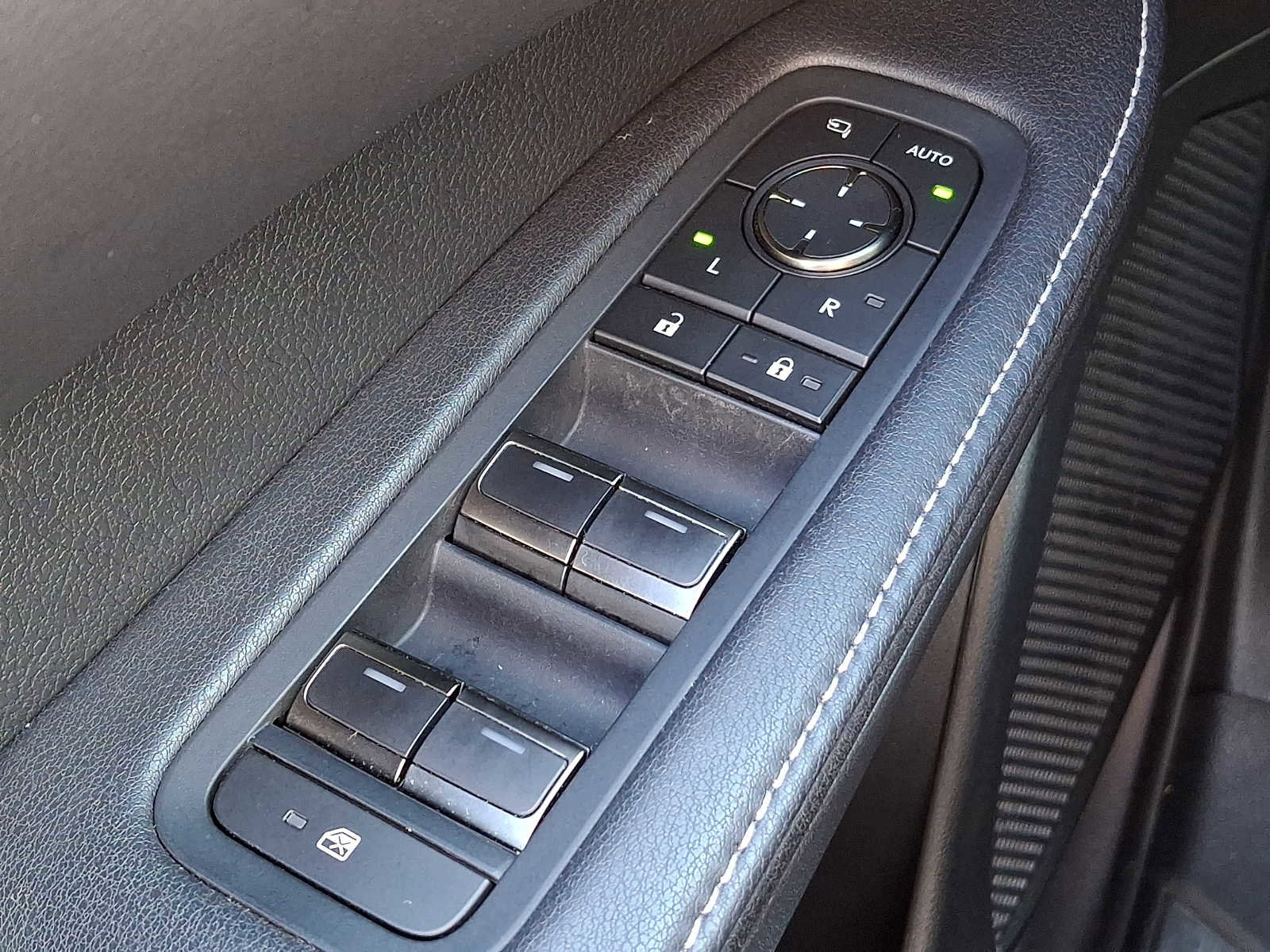 Used 2023 Lexus RX 350 Premium w/ Accessory Package AWD/4WD image 24