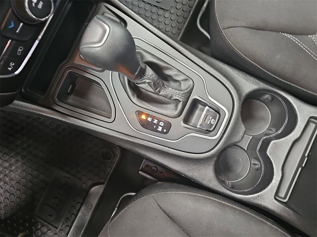 Used 2019 Jeep Cherokee Latitude w/ Cold Weather Group image 22