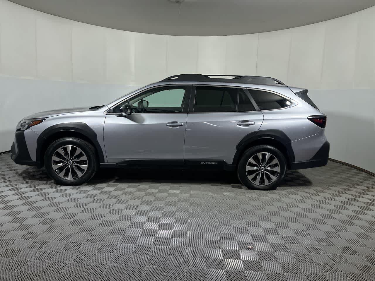 Used 2024 Subaru Outback Limited AWD/4WD image 5