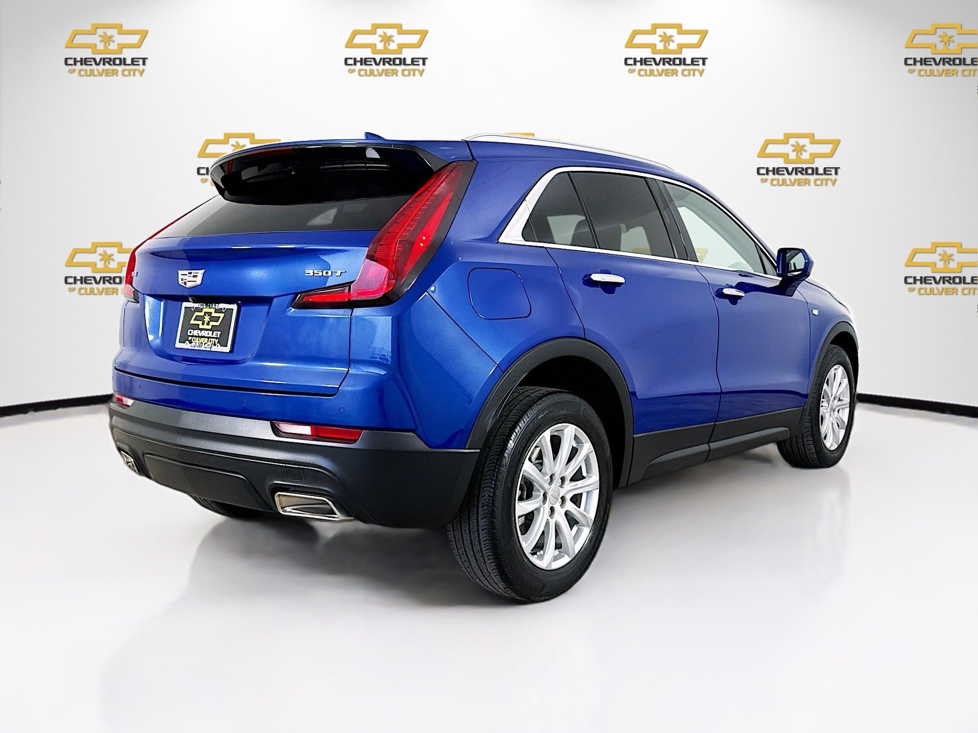 Used 2021 Cadillac XT4 Luxury w/ Cold Weather Package FWD image 8