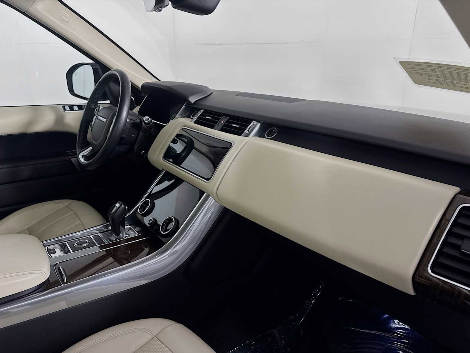 Used 2020 Land Rover Range Rover Sport HSE image 30