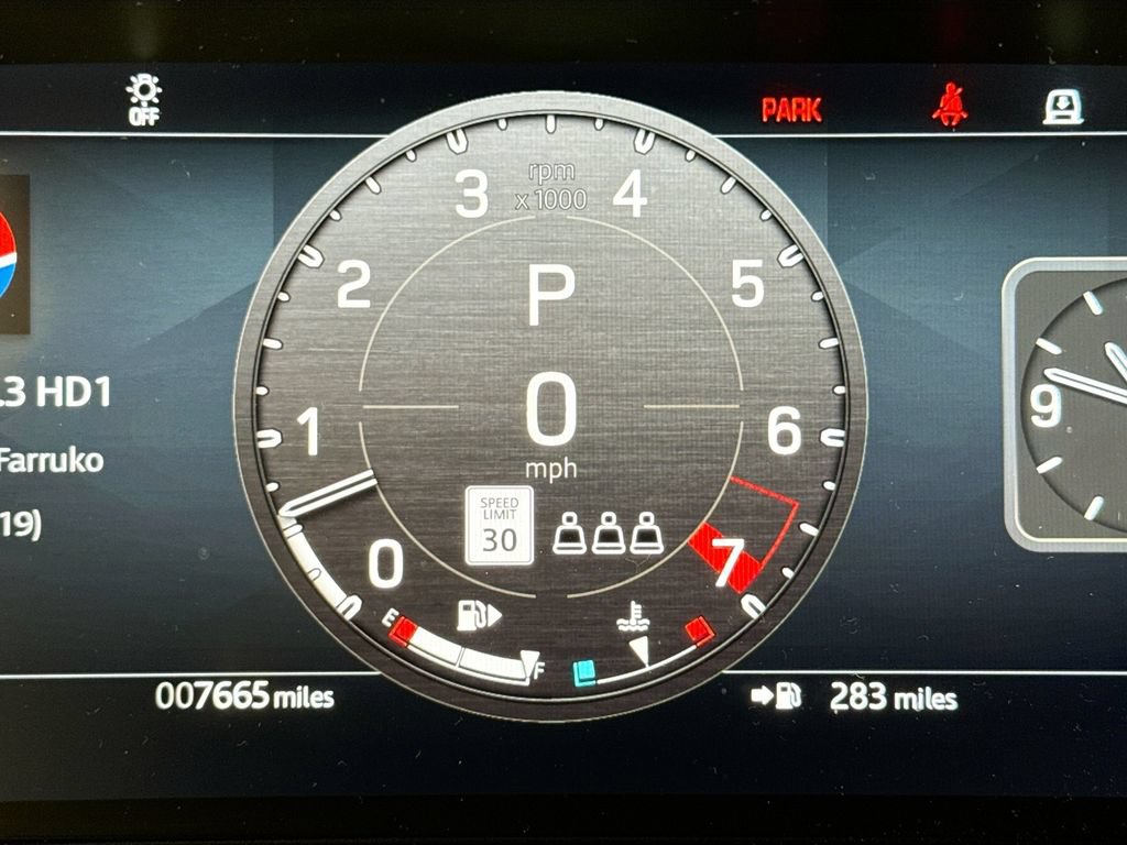 Used 2025 Land Rover Defender 110 X-Dynamic SE AWD/4WD image 11