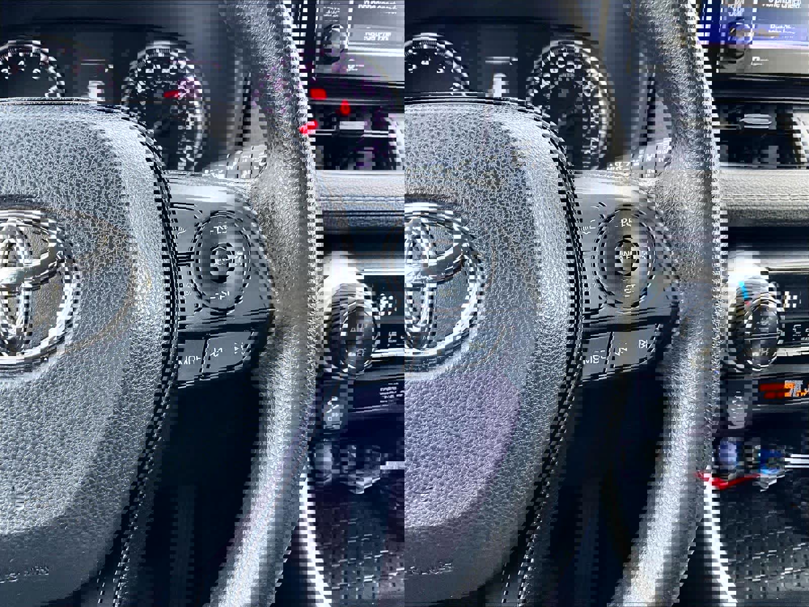 Used 2021 Toyota RAV4 XLE image 24