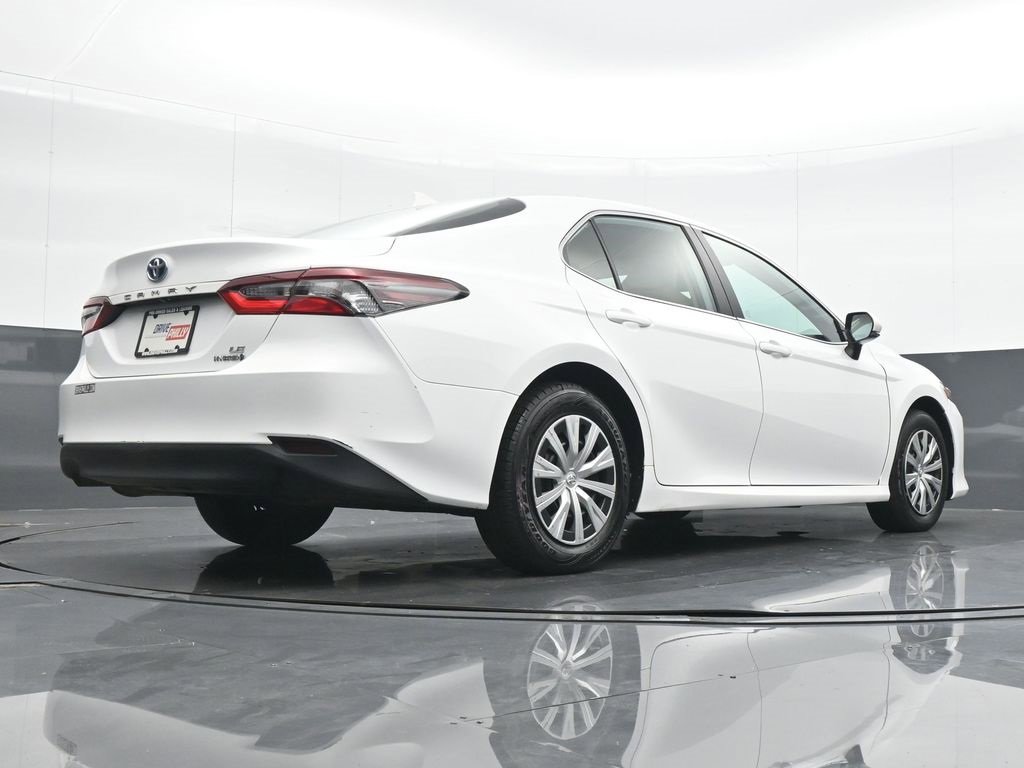 Used 2022 Toyota Camry LE image 21