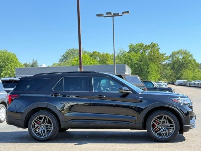 Used 2025 Ford Explorer ST-Line w/ ST-Line Street Pack AWD/4WD image 40