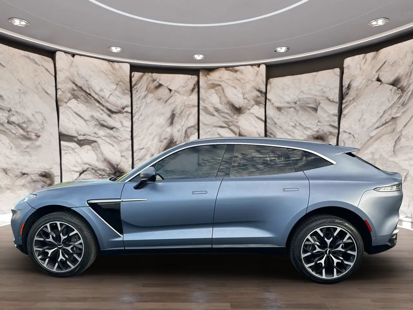 Used 2021 Aston Martin DBX AWD/4WD image 5