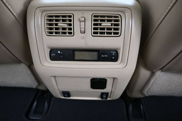 Used 2017 Nissan Pathfinder Platinum FWD image 16