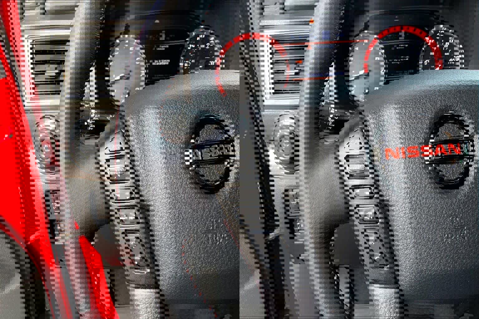 Used 2022 Nissan Titan PRO-4X w/ Pro-4x Convenience Package image 23