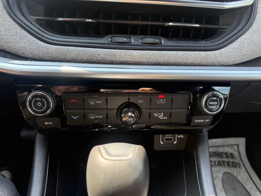 Used 2024 Jeep Compass Latitude AWD/4WD image 22