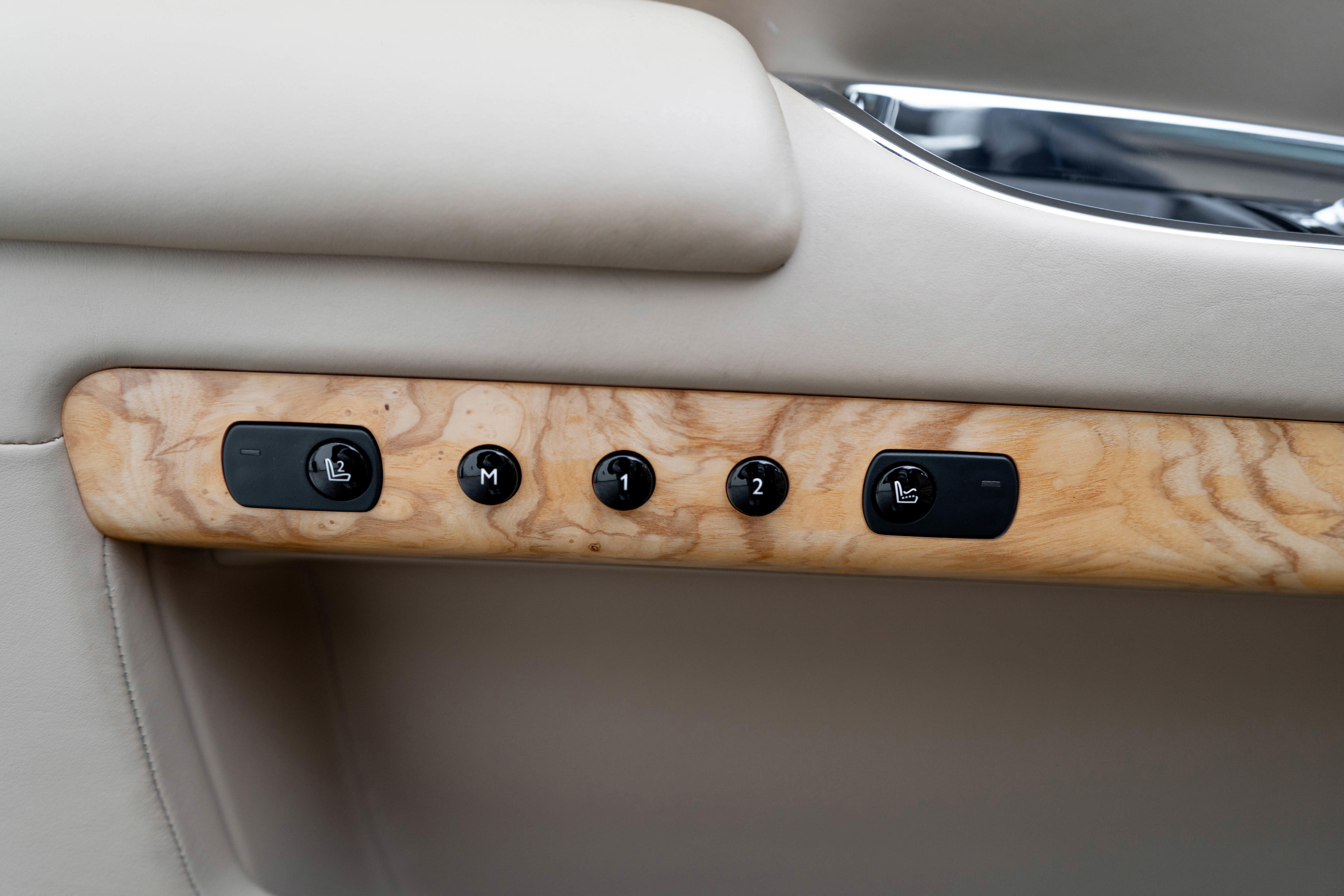 Used 2017 Rolls-Royce Ghost image 19