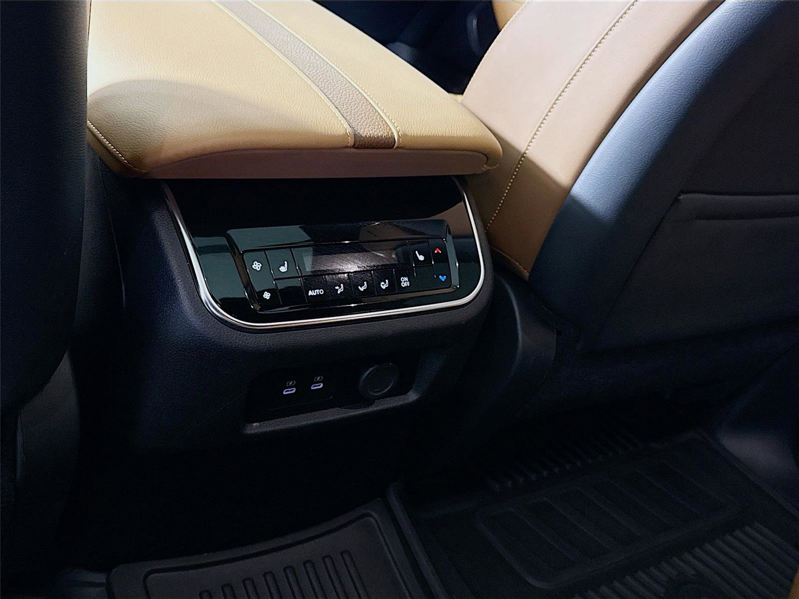 Used 2025 Nissan Armada Platinum Reserve w/ Convenience Package image 19