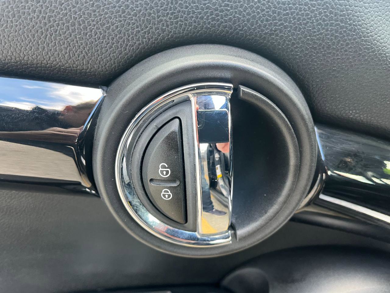 Used 2016 MINI Cooper S image 22