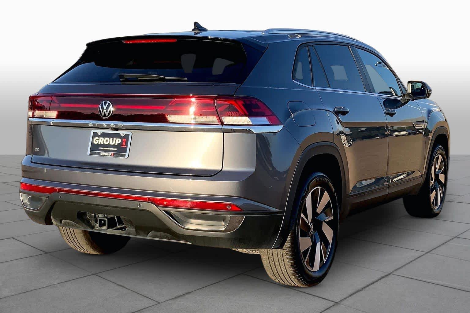 Used 2025 Volkswagen Atlas Cross Sport SE FWD image 13